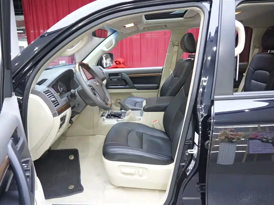 Toyota Land Cruiser 2019 — фото 18