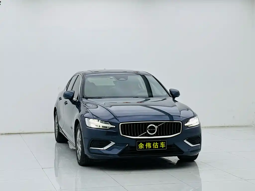 Volvo S60 2022 — фото 3