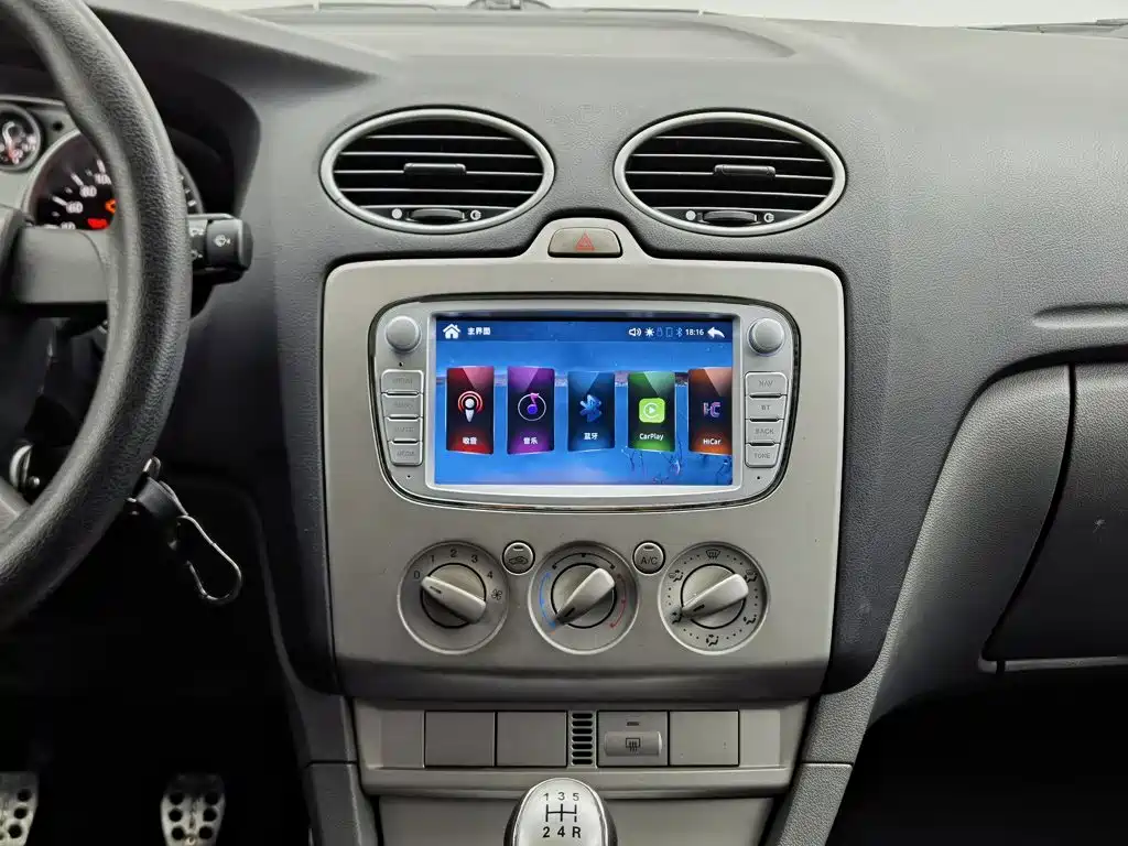 Ford Focus 2015 — фото 12