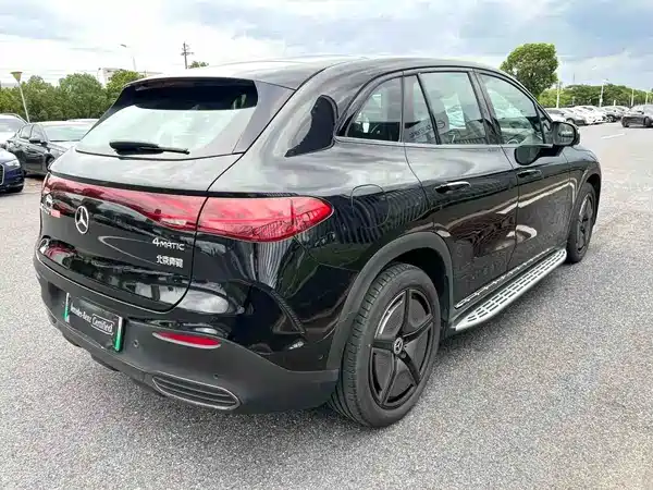 Mercedes-Benz EQE SUV 2025