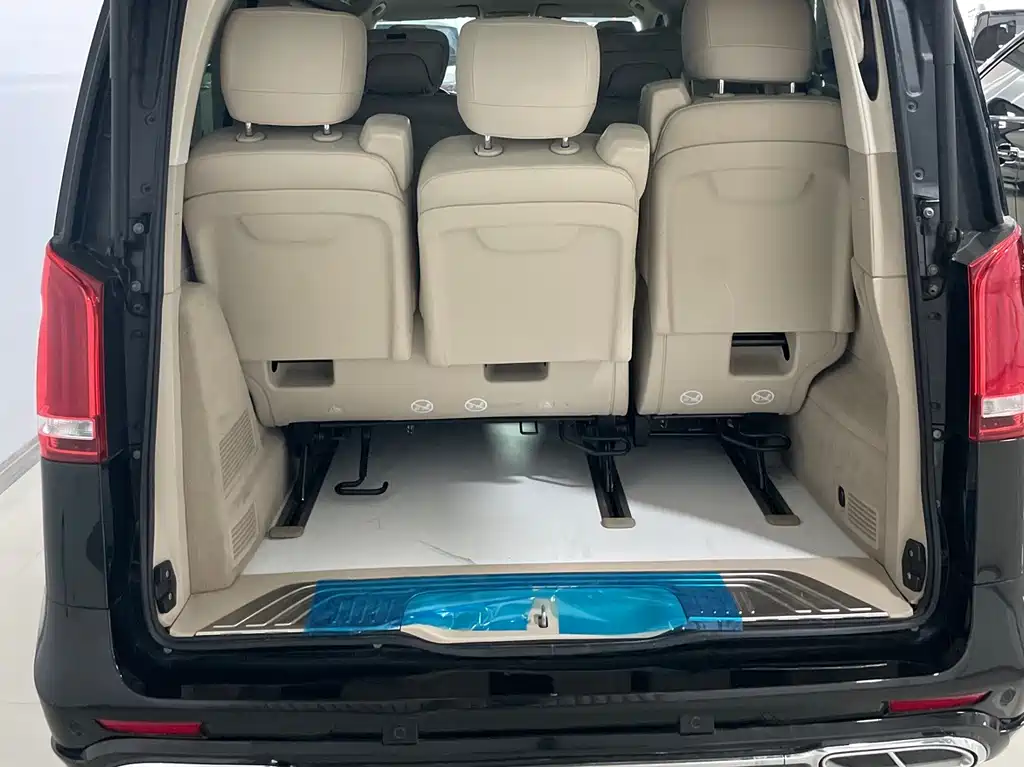 Mercedes-Benz V-Class 2023 — фото 24