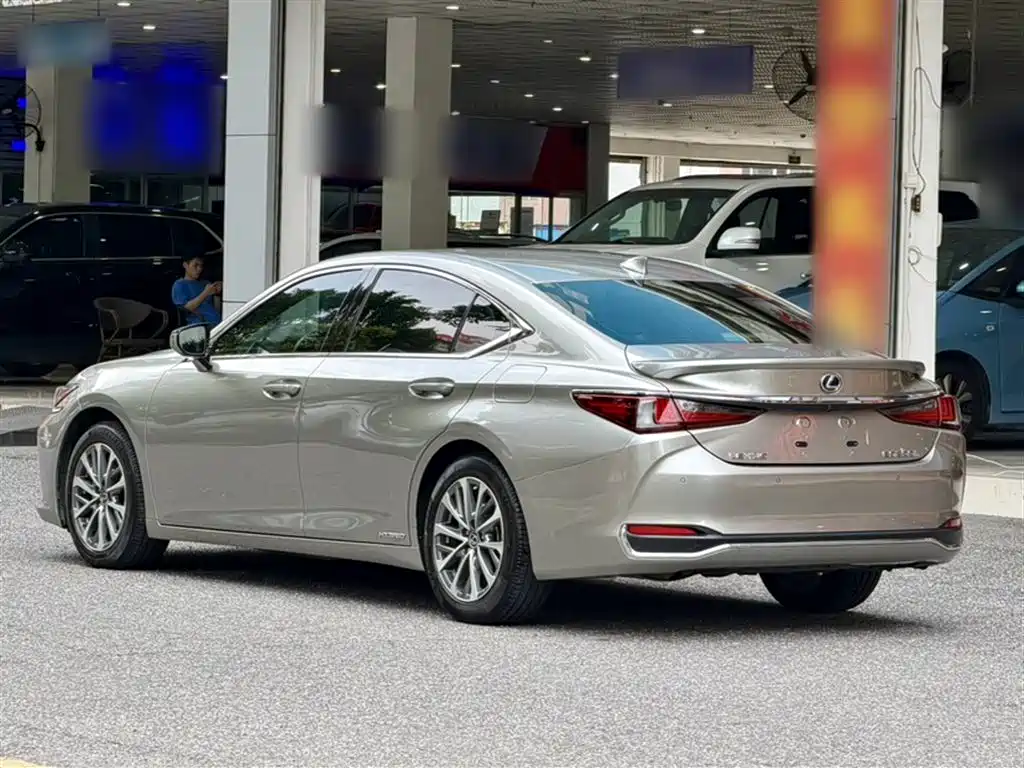 Lexus ES 2022 — фото 5