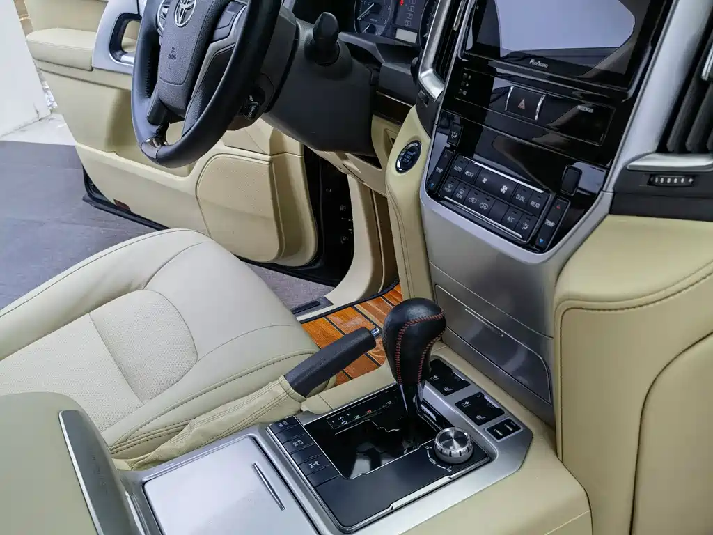 Toyota Land Cruiser 2016 — фото 12