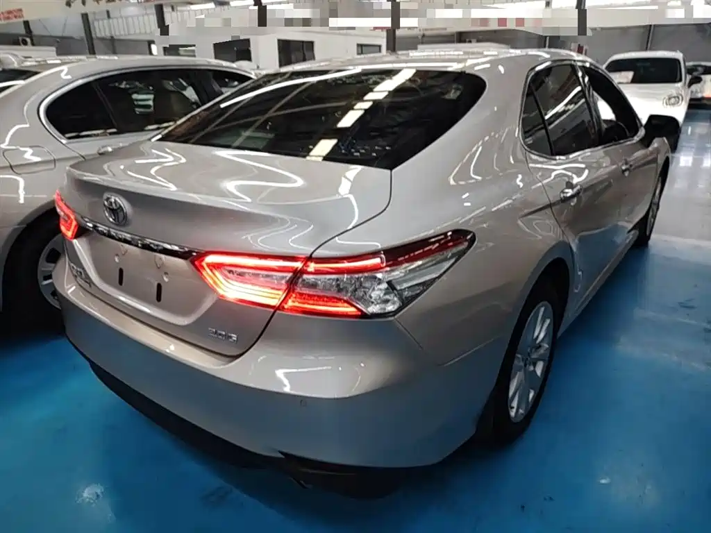 Toyota Camry 2018 — фото 7