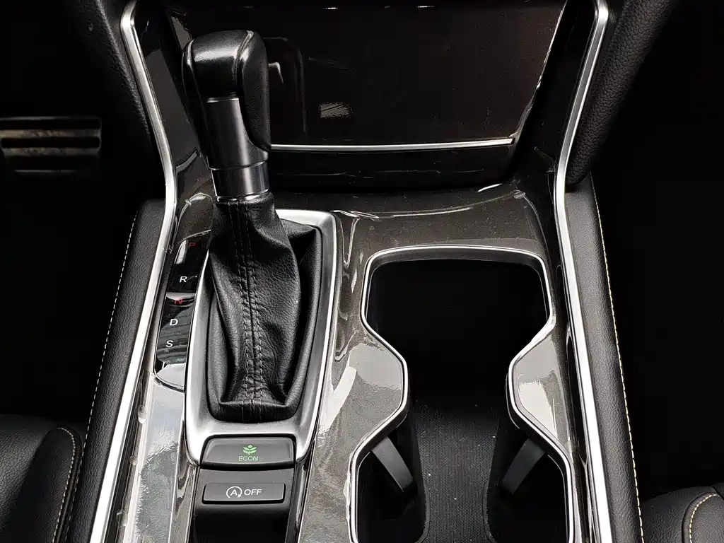 Honda Accord 2022 — фото 11