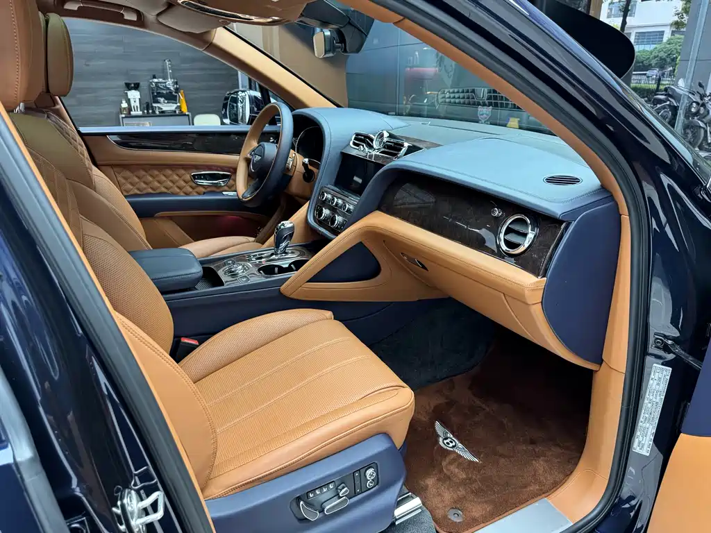 Bentley Bentayga PHEV 2021 — фото 12
