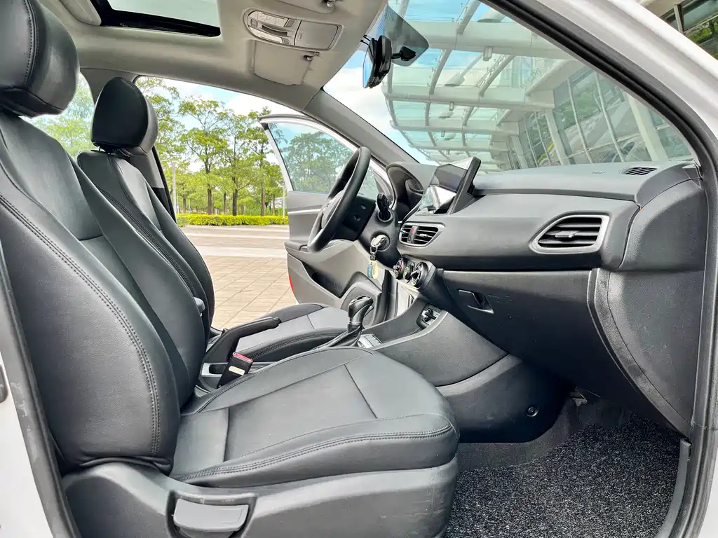 Hyundai Elantra 2017 — фото 8