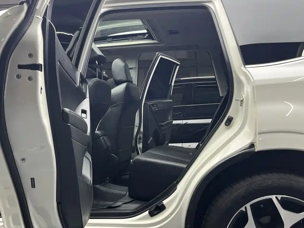 Subaru Forester 2015 — фото 18