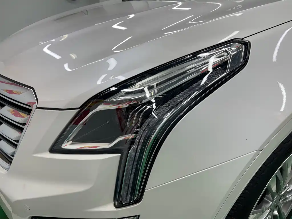 Cadillac XT5 2017 — фото 29