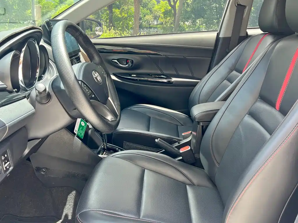 Toyota Yaris L 2021