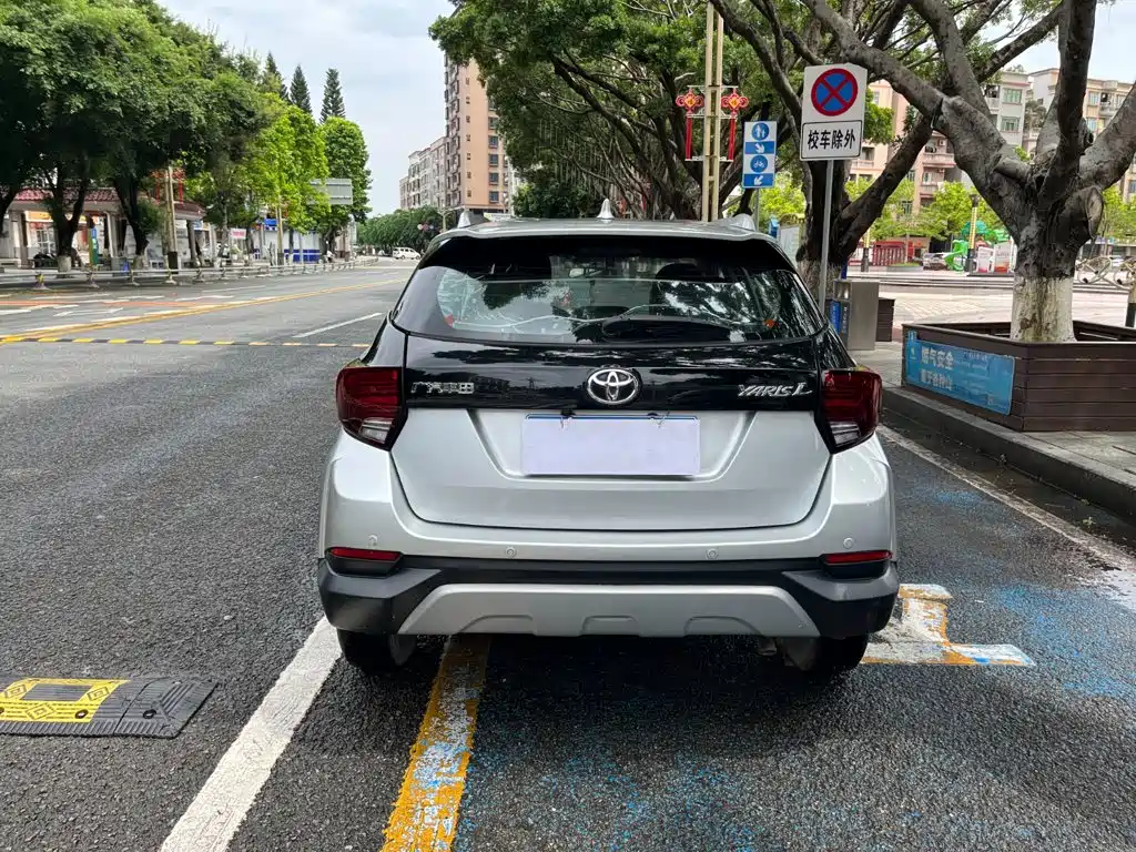 Toyota Yaris L 2021