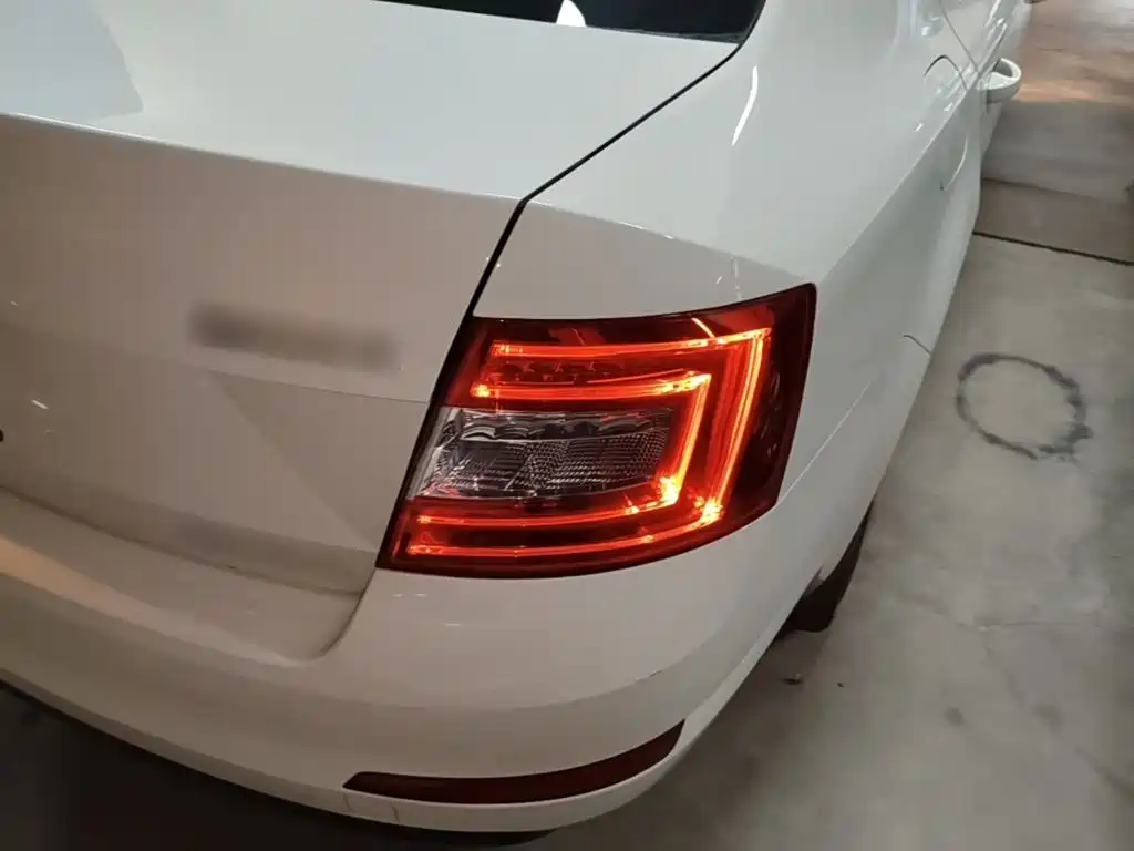 Skoda Octavia 2015 — фото 8