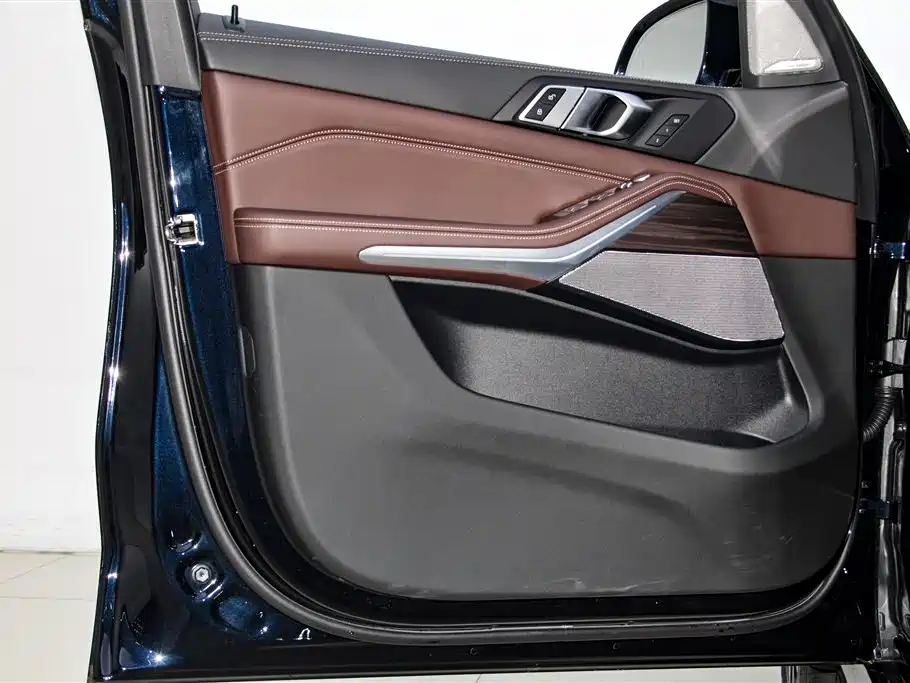 BMW X5 2025 — фото 18