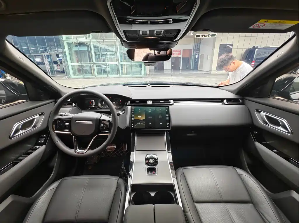 Land Rover Velar 2023 — фото 10