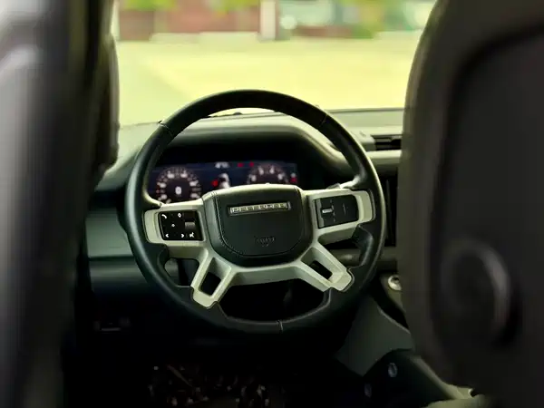 Land Rover Defender 2021
