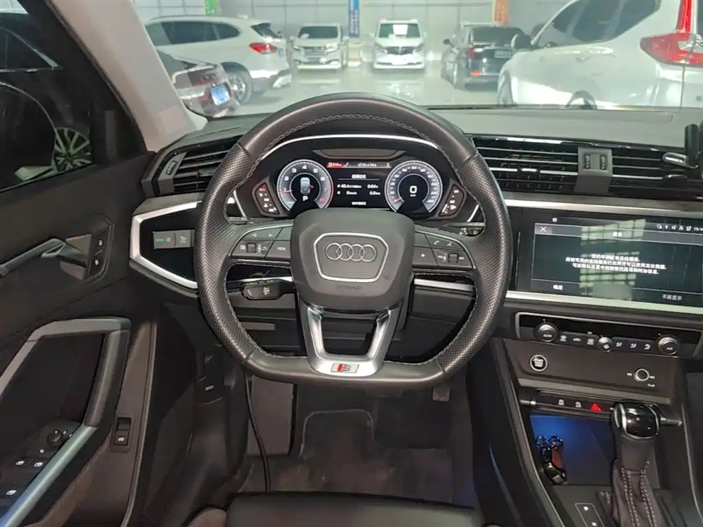 Audi Q3 Sportback 2023 — фото 11