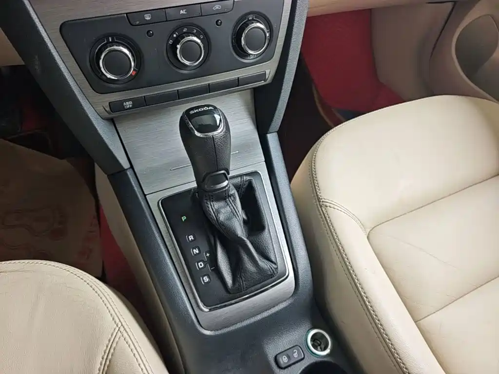 Skoda Octavia 2014 — фото 14