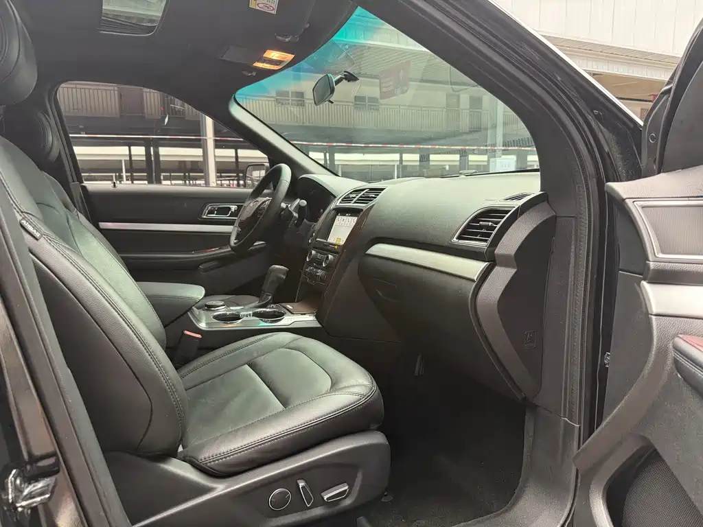 Ford Explorer 2017 — фото 16