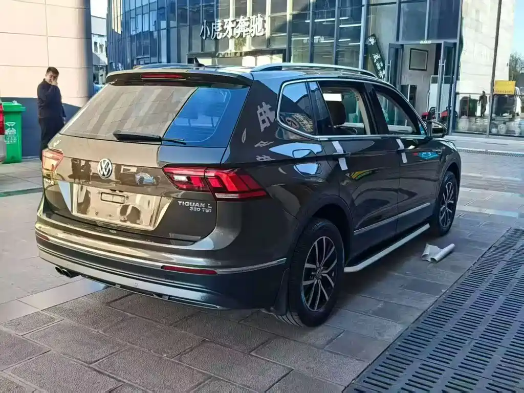 Volkswagen Tiguan L 2017 — фото 6