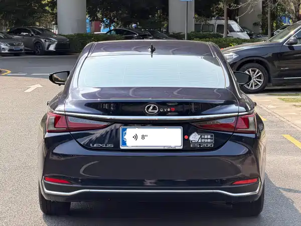 Lexus ES 2023