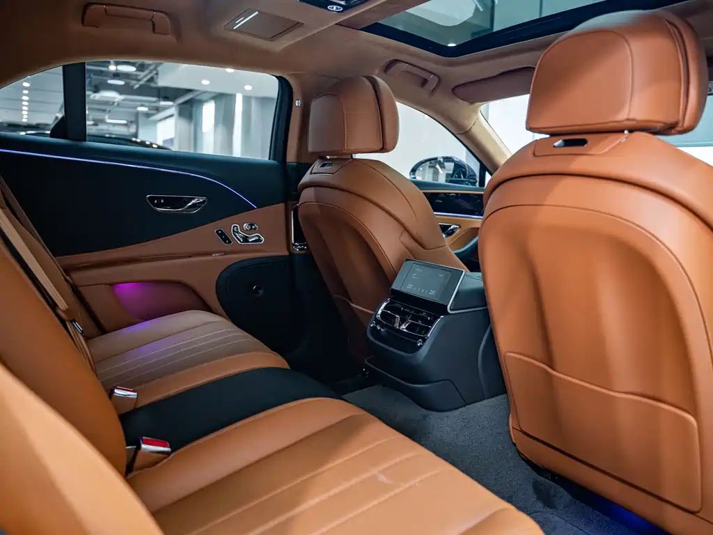 Bentley Flying Spur 2023 — фото 13
