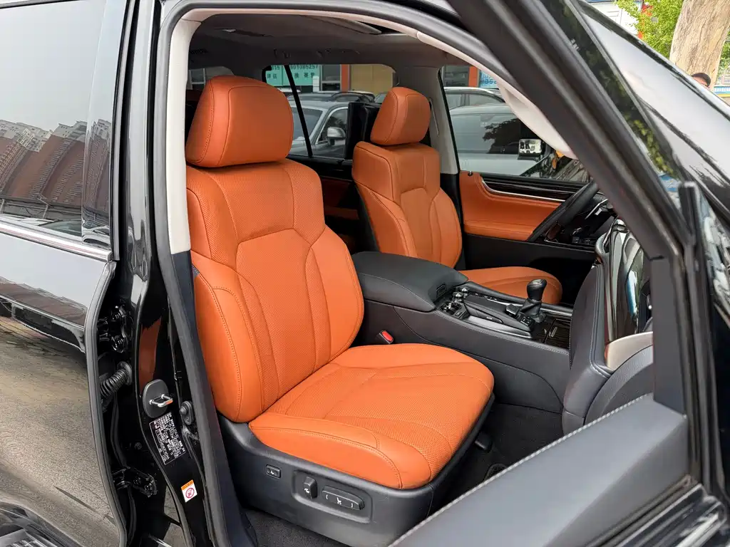 Lexus LX 2019 — фото 12