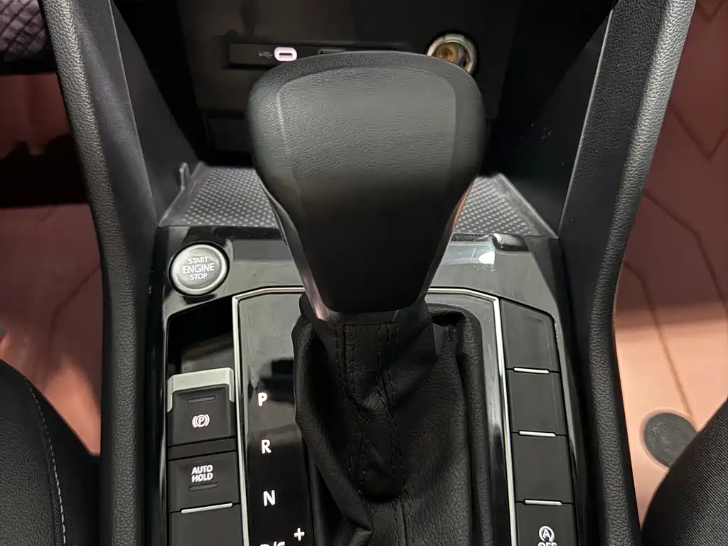 Volkswagen Tiguan L 2023 — фото 13