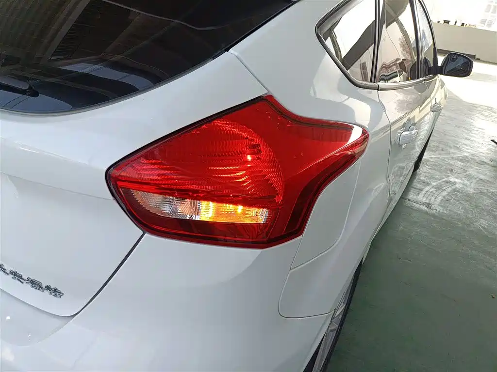 Ford Focus 2018 — фото 24