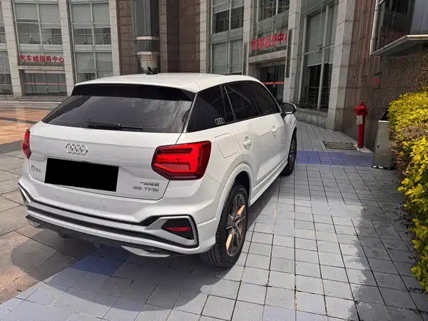 Audi Q2L 2023