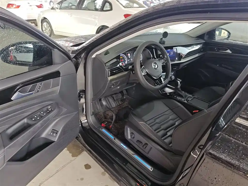 Volkswagen Passat PHEV 2019 — фото 16