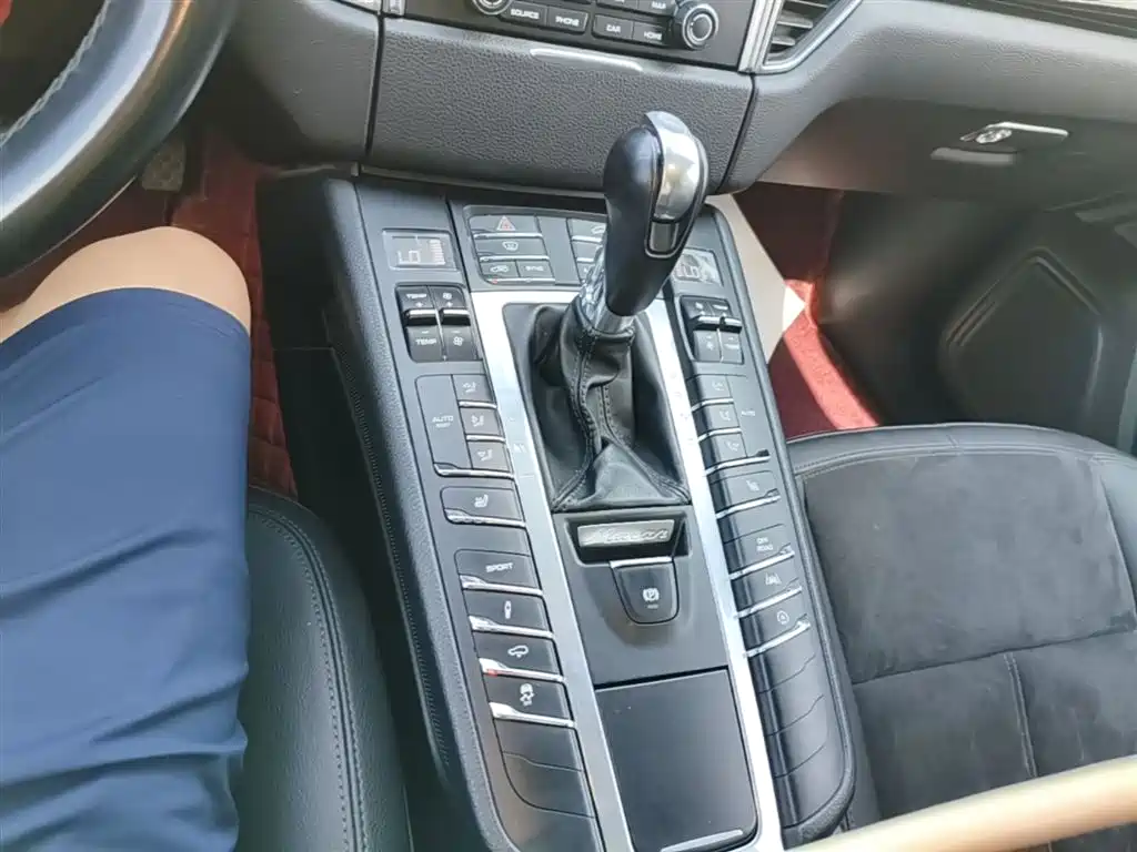 Porsche Macan 2018 — фото 14