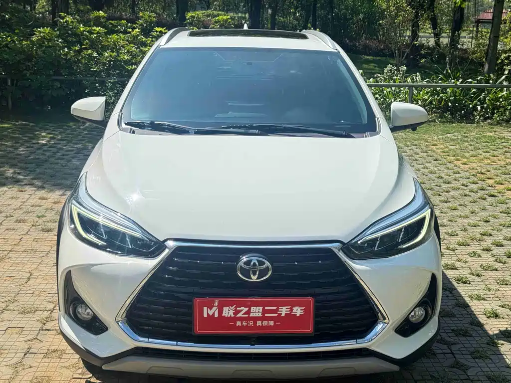 Toyota Yaris L 2023 — фото 2