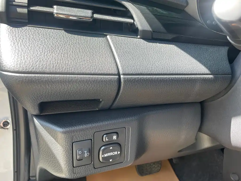 Toyota Yaris L 2023 — фото 11
