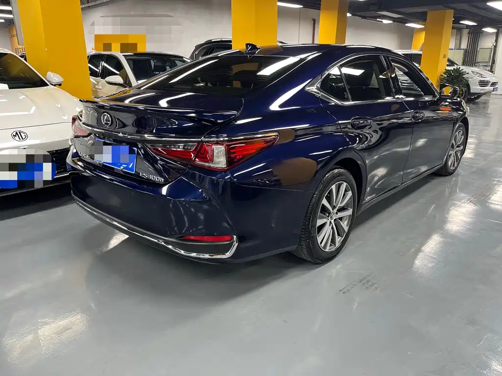 Lexus ES 2020 — фото 10