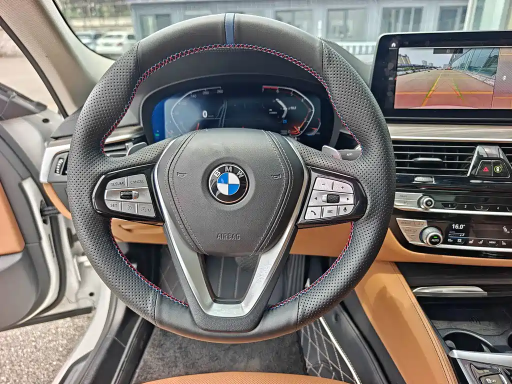 BMW 5 Series 2021 — фото 12