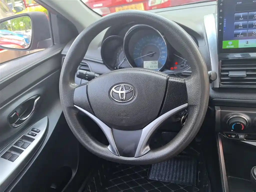 Toyota Yaris L 2016 — фото 11