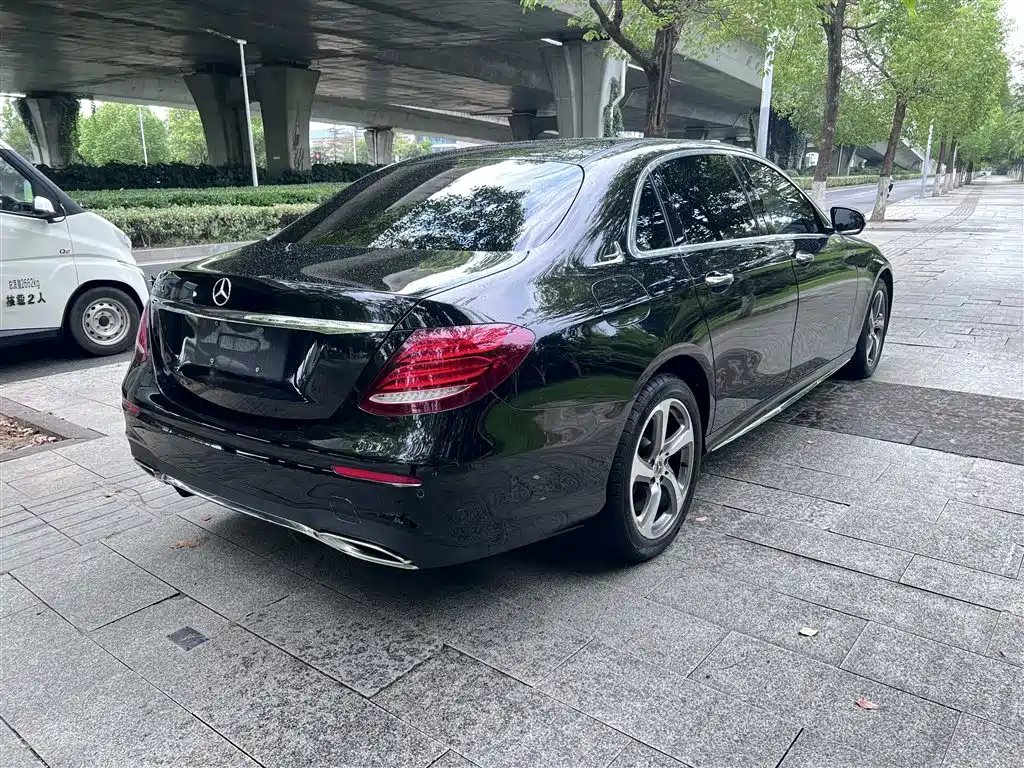 Mercedes-Benz E-Class 2018 — фото 18