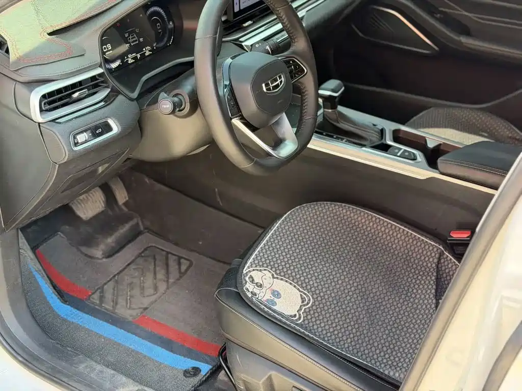 Geely Emgrand 2024