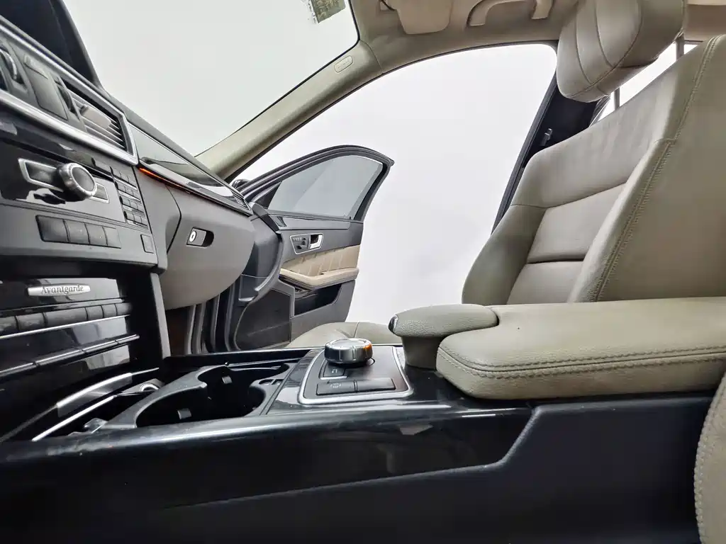 Mercedes-Benz E-Class 2013 — фото 12