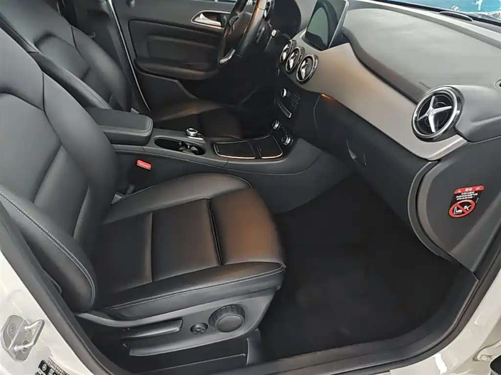 Mercedes-Benz B-Class 2017 — фото 24