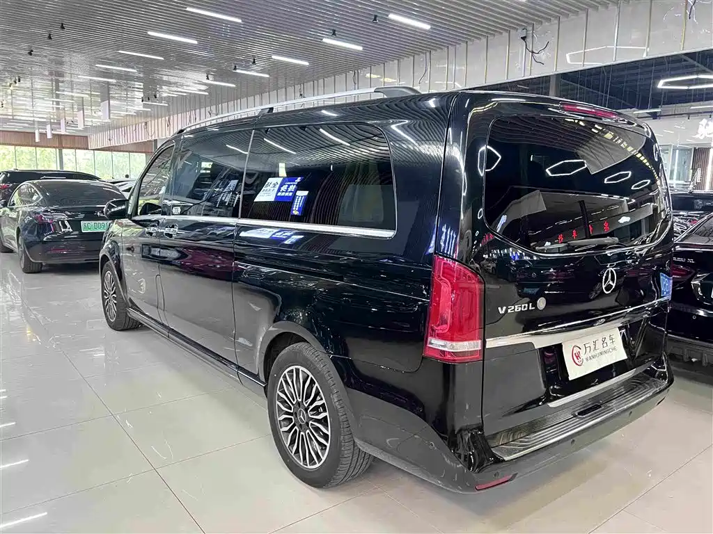 Mercedes-Benz V-Class 2018 — фото 11