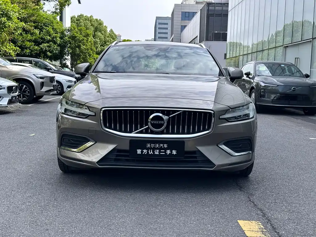 Volvo V60 2021 — фото 2