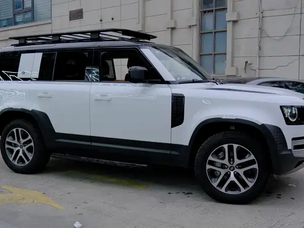 Land Rover Defender 2025
