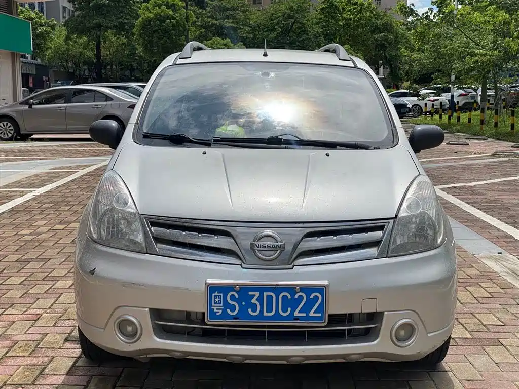 Nissan Livina 2012