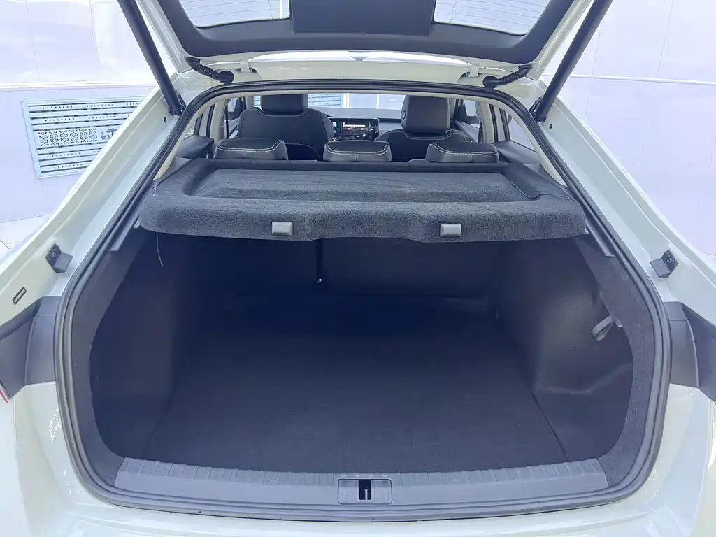 Skoda Octavia 2023 — фото 17