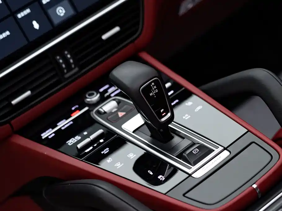 Porsche Cayenne 2019 — фото 16