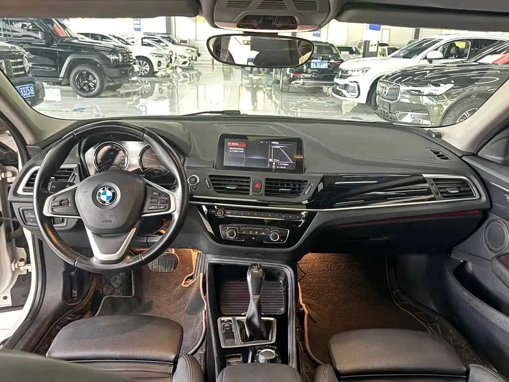 BMW 1 Series 2018 — фото 8