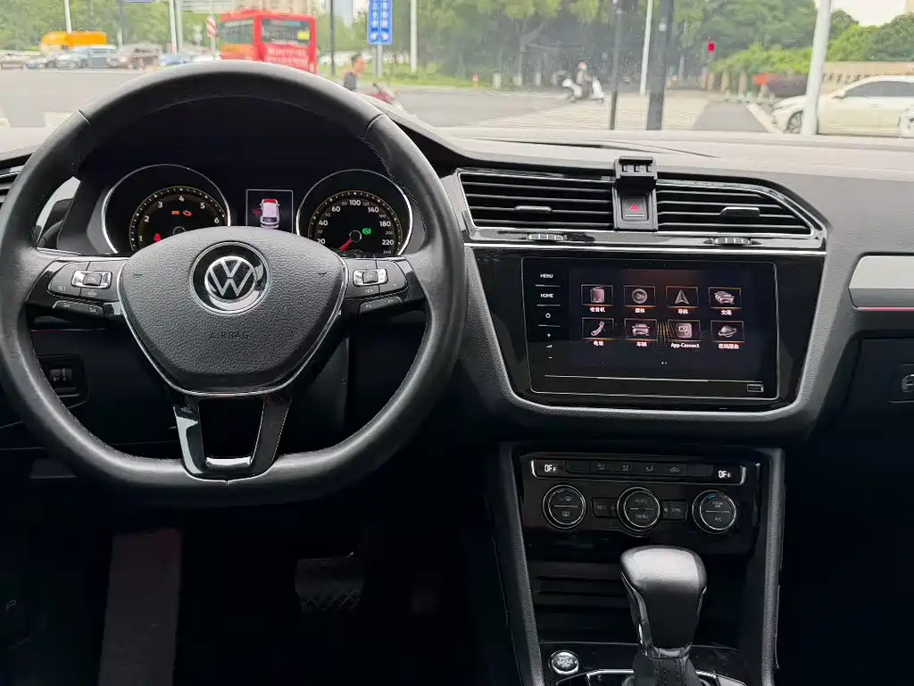 Volkswagen Tiguan L 2021