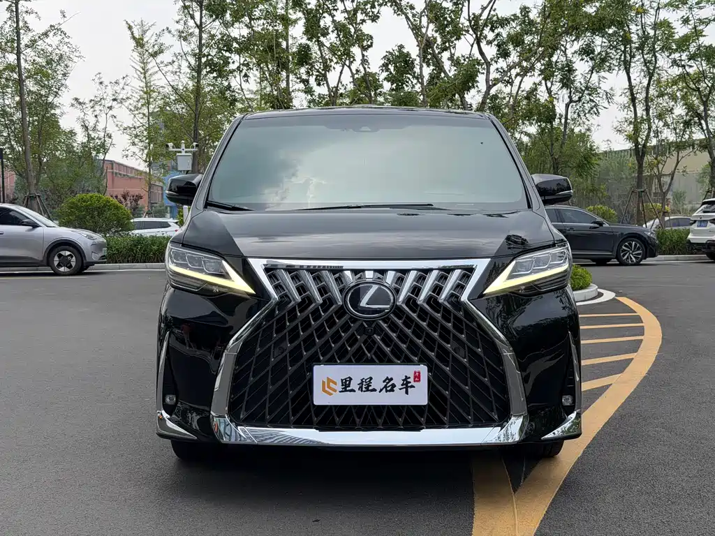 Lexus LM 2021