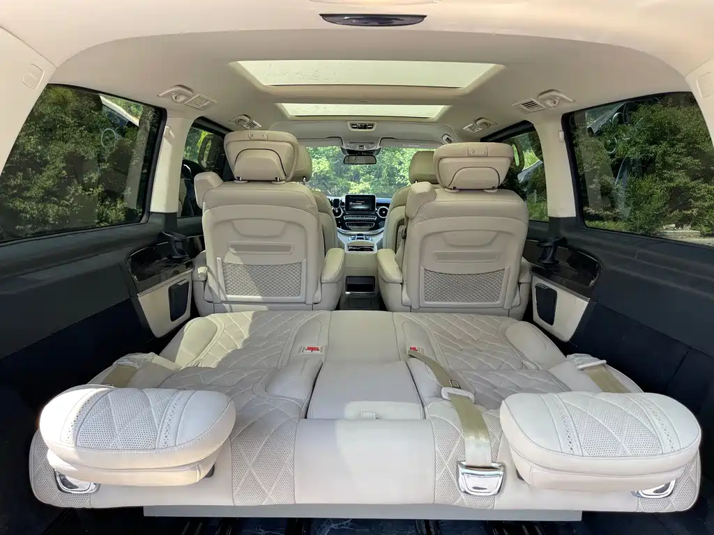 Mercedes-Benz V-Class 2019 — фото 24